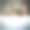 在浴缸里戴圣诞帽的女人图片下载