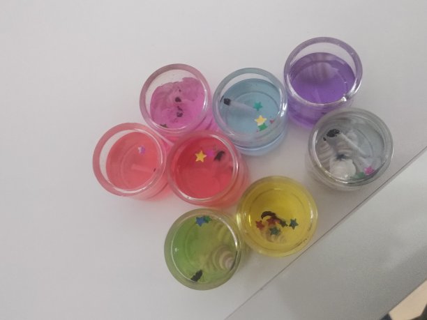 彩色的微小蜡凝胶。家庭装饰。图片下载