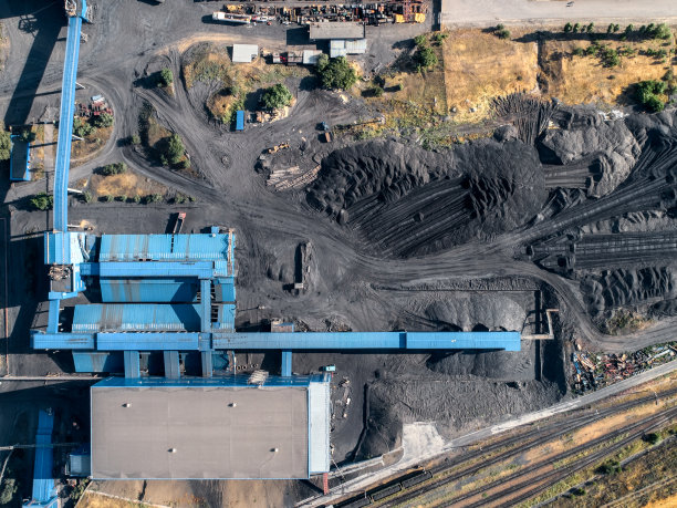 工业建筑和构筑物。煤的提取和加工图片下载