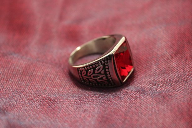 红宝石戒指珠宝近景图片下载