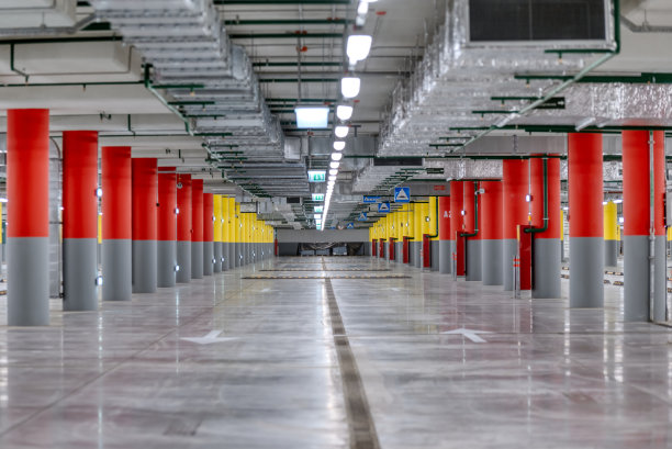大型地下停车场图片下载