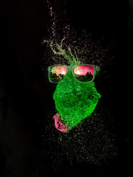 水球，爆炸，气球，水，高速摄影，2020，太阳镜，彩色的，黑色的背景，湿的，没有人，图片下载