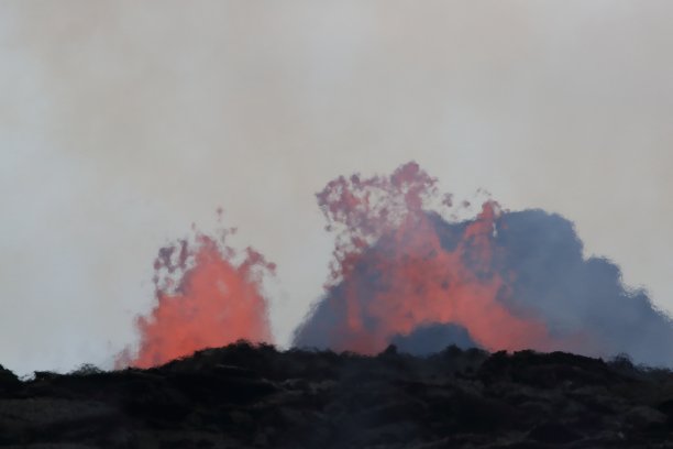 2018年5月，夏威夷基拉韦厄火山喷发的鸟瞰图，图片为Fissure7图片下载
