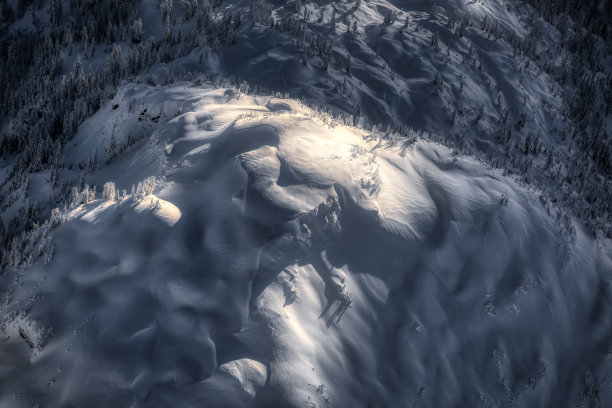 雪山的鸟瞰图图片下载