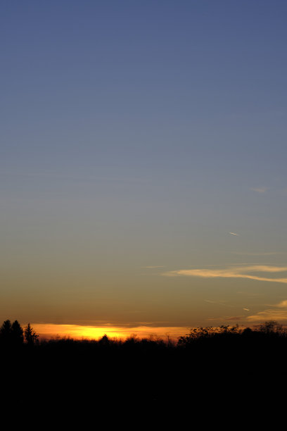11月的天空有云图片下载
