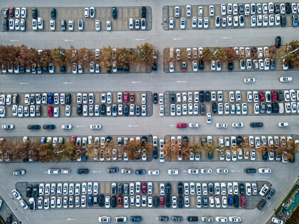 鸟瞰停车场图片下载