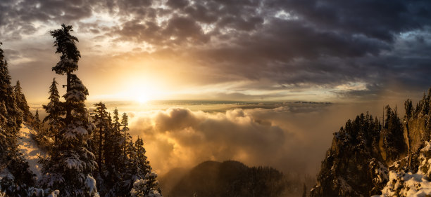 加拿大不列颠哥伦比亚省温哥华以北豪湾的圣马克斯峰图片下载