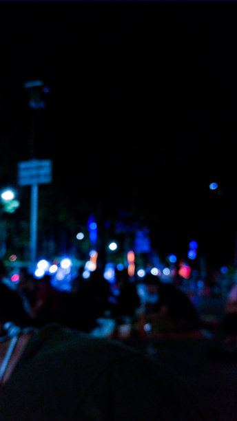 黑暗世界中的闪电图片下载