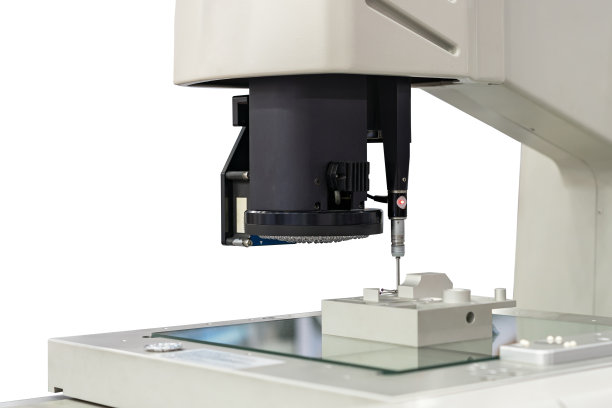 高技术精密视频测量机与相机探头传感器在产品检测、尺寸、形状等方面的质量控制，用于制造上隔离白光与裁剪路径图片下载