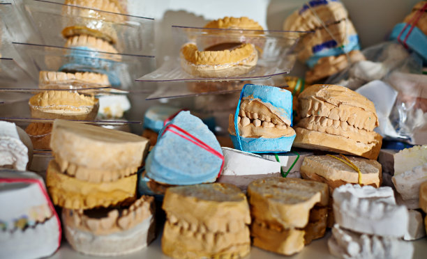 牙模。裁剪图像的牙科印象。图片下载