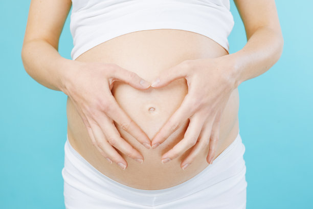 近距离观看怀孕的bally图片下载