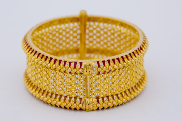 黄金珠宝库存照片孤立在白色的背景。图片下载