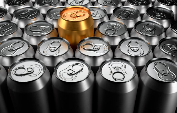 金罐是一组可回收银罐中独一无二的。从上面的观点图片下载