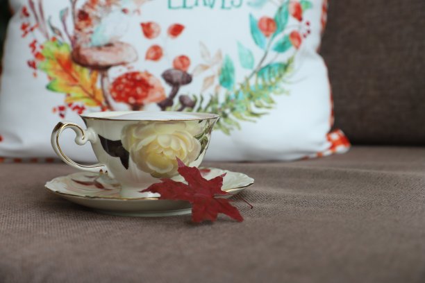 咖啡拿铁和秋季细节与橙色颜色图片下载