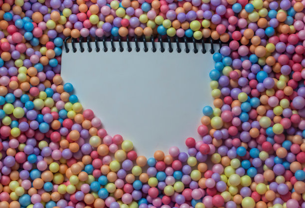 彩色背景上的空白记事本图片下载