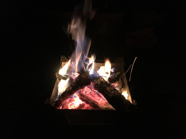 木材火-冬天的篝火-股票照片图片下载