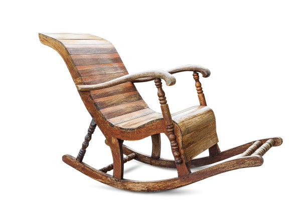 老垃圾古董复古木制摇椅孤立在白色背景与剪切路径图片下载