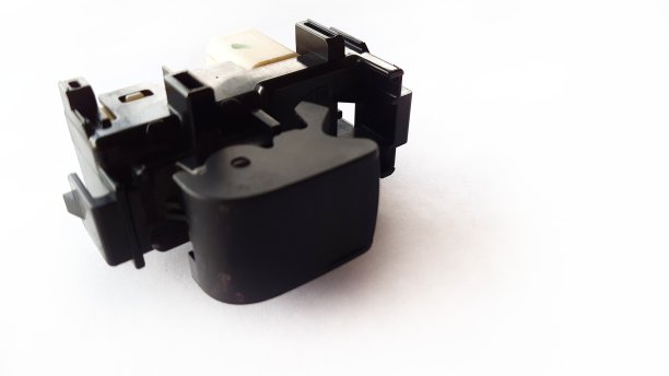 车窗开关隔离在白色背景上。图片下载