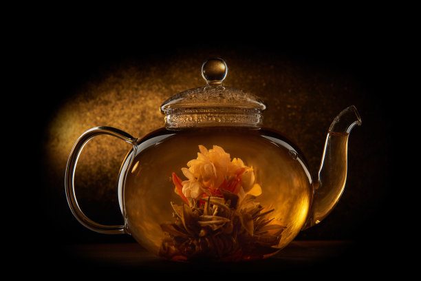 茶壶配中国茶。图片下载
