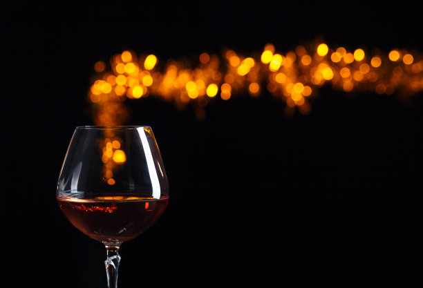 白兰地的气味与文字的空间。图片下载