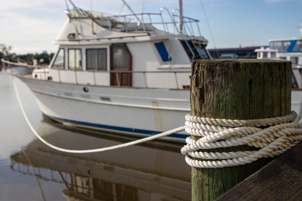 渔船停泊在码头图片下载