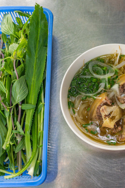 越南美食-河牛肉面垂直照片图片下载