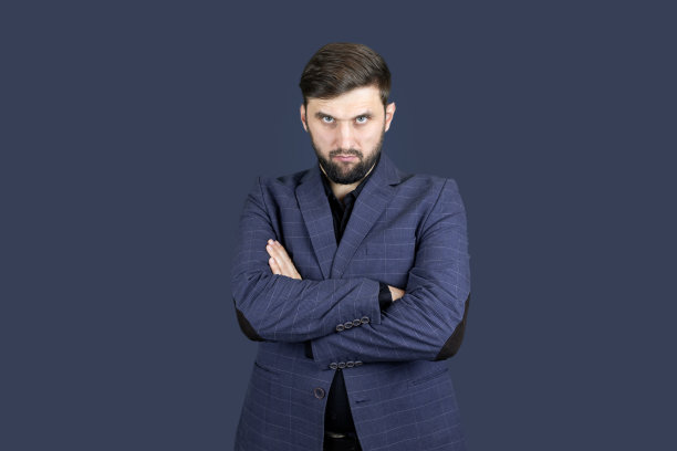 一个留着胡子的男人，穿着蓝色西装的商人图片下载