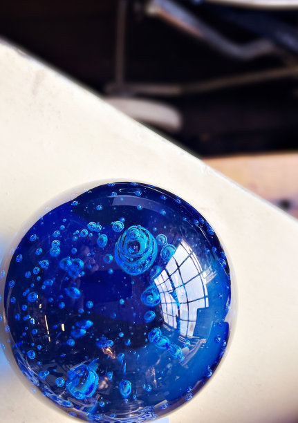 蓝色玻璃球水晶球图片下载