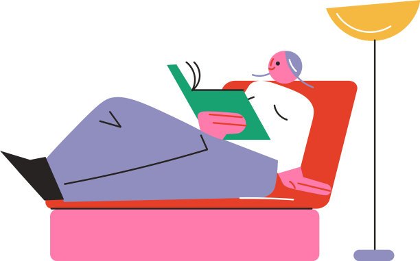 孕妇躺在沙发上看书图片下载