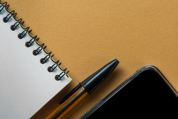 彩色背景上的记事本图片下载