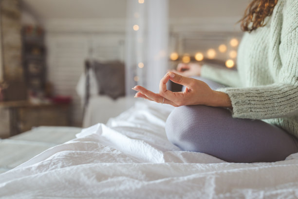 在家练习瑜伽图片下载