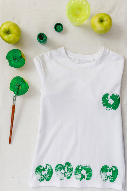 在桌子上的水果和蔬菜的正上方图片下载