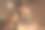 母亲和儿子拿着烟花庆祝新年图片下载