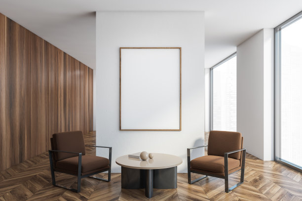白色墙壁上的两张棕色扶手椅和咖啡桌上的帆布模型框架图片下载