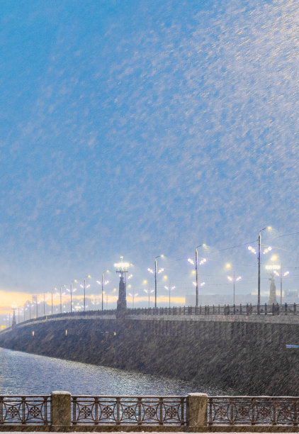 石桥上的城市雪景图片下载