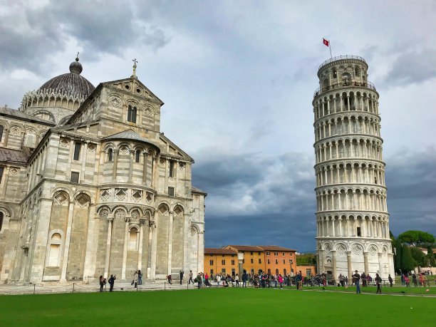 比萨斜塔图片下载
