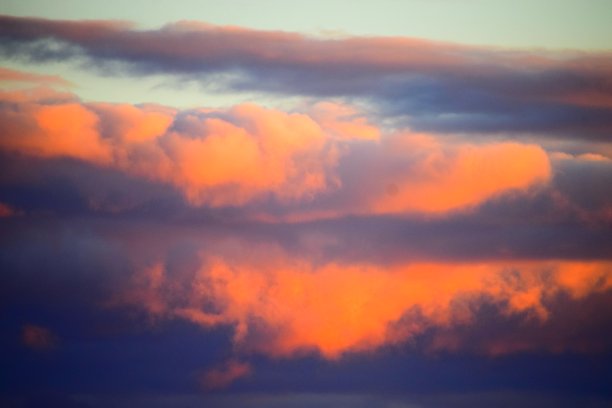 红色的云图片下载