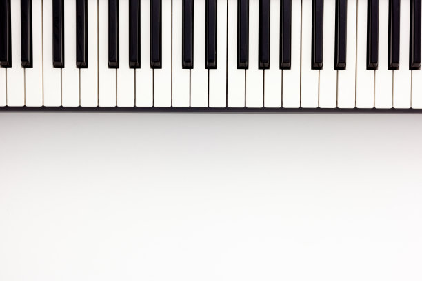 歌曲作者或DJ工作场所与合成器和耳机图片下载