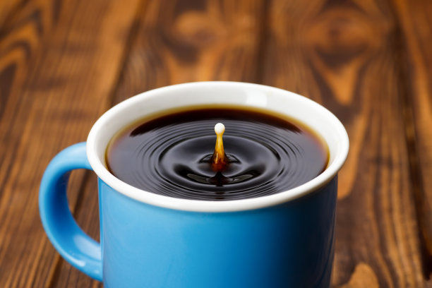 一杯咖啡和牛奶图片下载