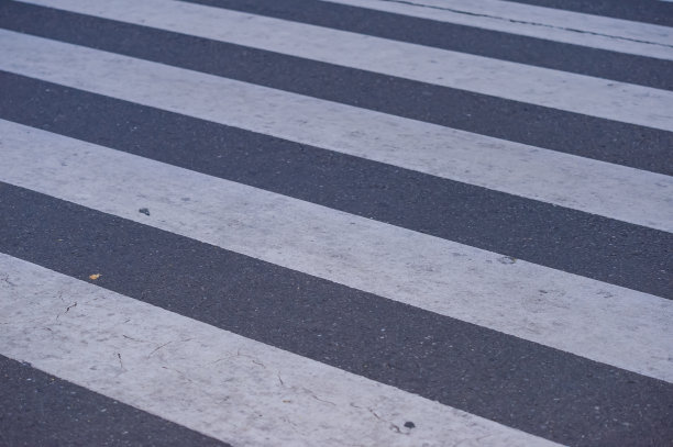 东京新宿市中心的人行横道。图片下载