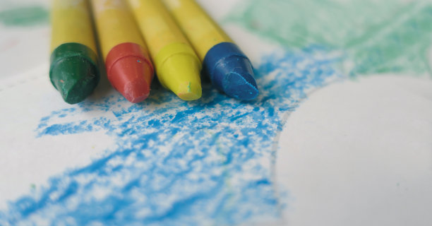 四个蜡笔的颜色图片下载