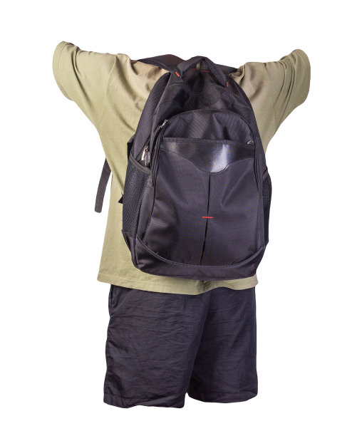 背包，运动短裤，t恤孤立在白色福恩。每天穿的衣服图片下载