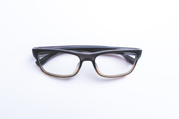 现代男性眼镜正面的白色背景图片下载