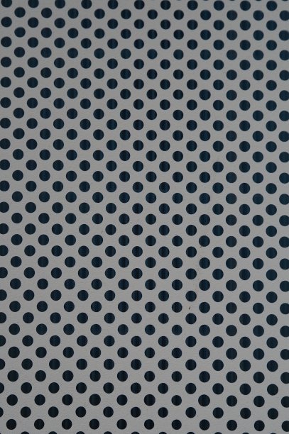 木板上的圆孔图片下载