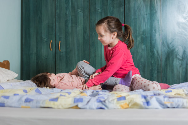 在家里玩的姐妹图片下载