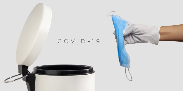 正确使用卫生手套，防止COVID-19传播。素材图片