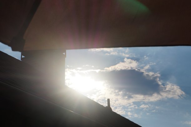 屋顶上的日落图片下载