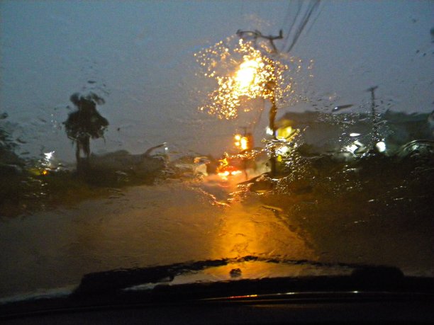 抽象的雨图片下载