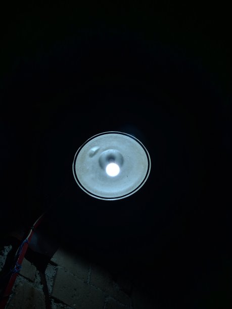 黑暗中的灯光图片下载