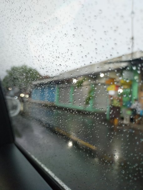 关于雨的故事图片下载